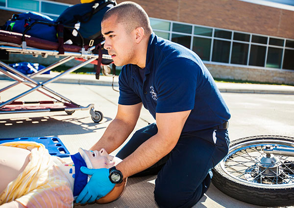 paramedic student practicing with a mannequiin